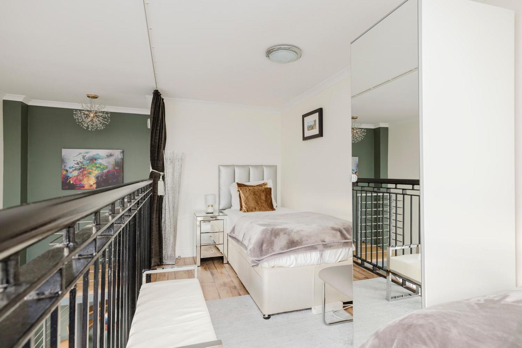 Joivy Stylish Apartment With Balcony In Old Town เอดินบะระ ภายนอก รูปภาพ