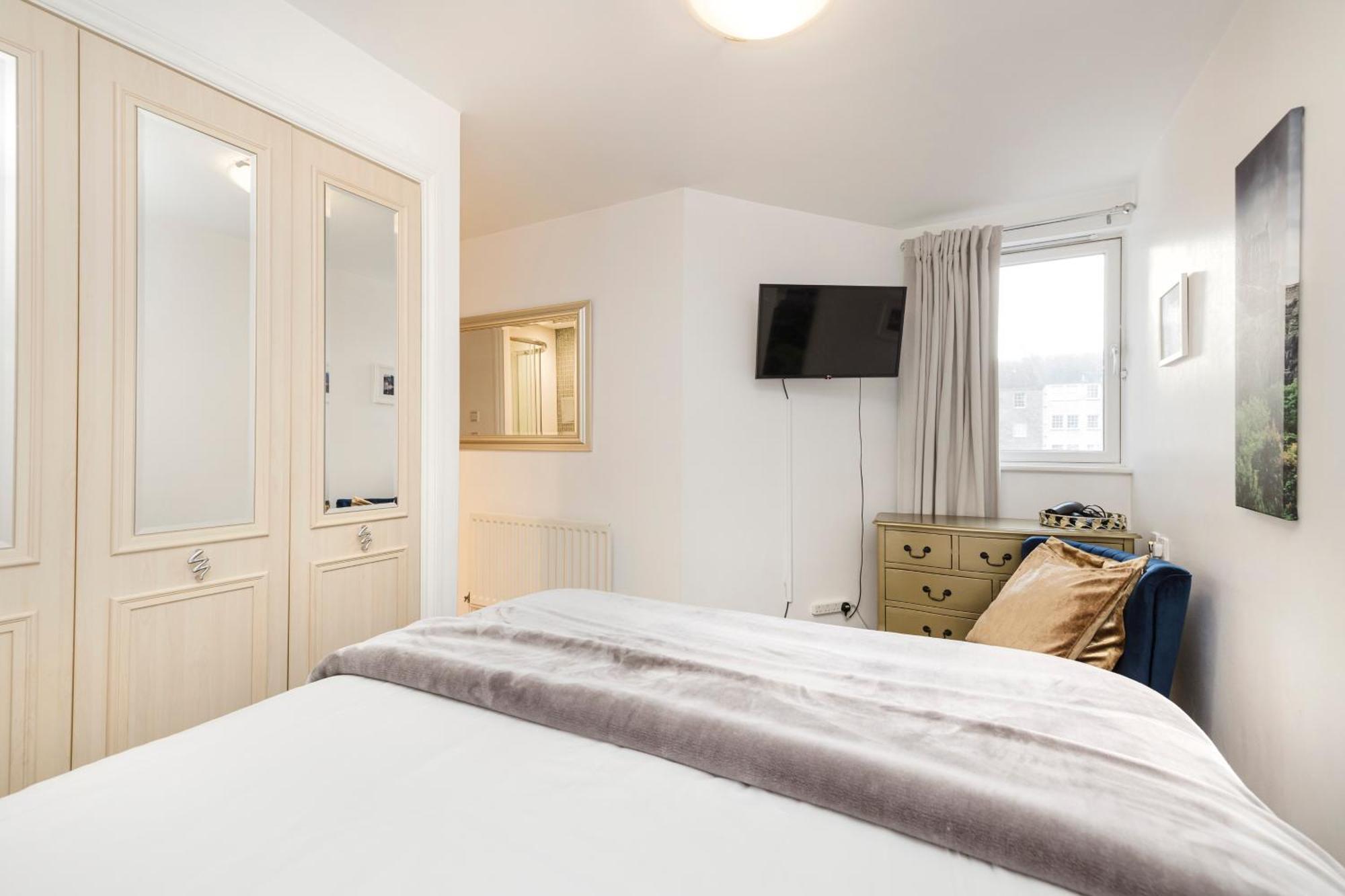 Joivy Stylish Apartment With Balcony In Old Town เอดินบะระ ภายนอก รูปภาพ