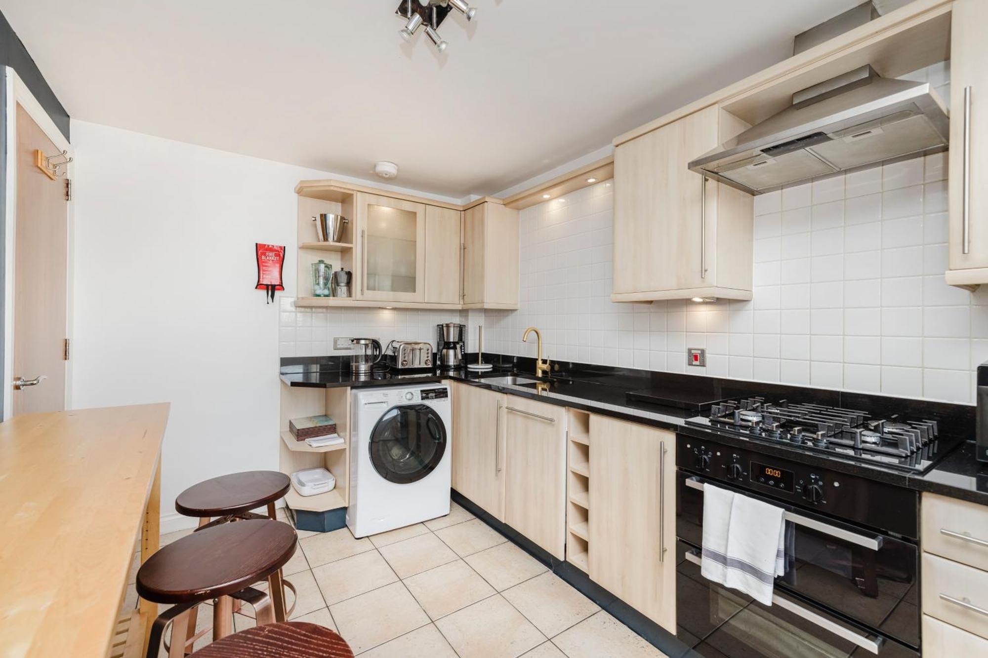 Joivy Stylish Apartment With Balcony In Old Town เอดินบะระ ภายนอก รูปภาพ
