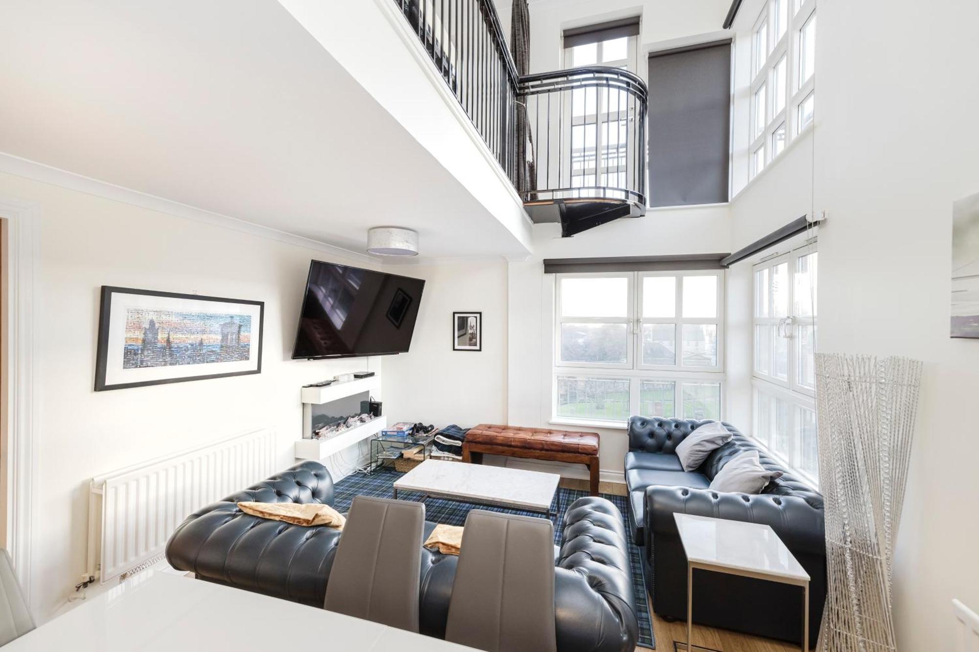 Joivy Stylish Apartment With Balcony In Old Town เอดินบะระ ภายนอก รูปภาพ