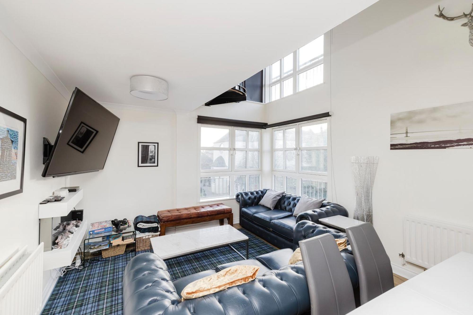 Joivy Stylish Apartment With Balcony In Old Town เอดินบะระ ภายนอก รูปภาพ
