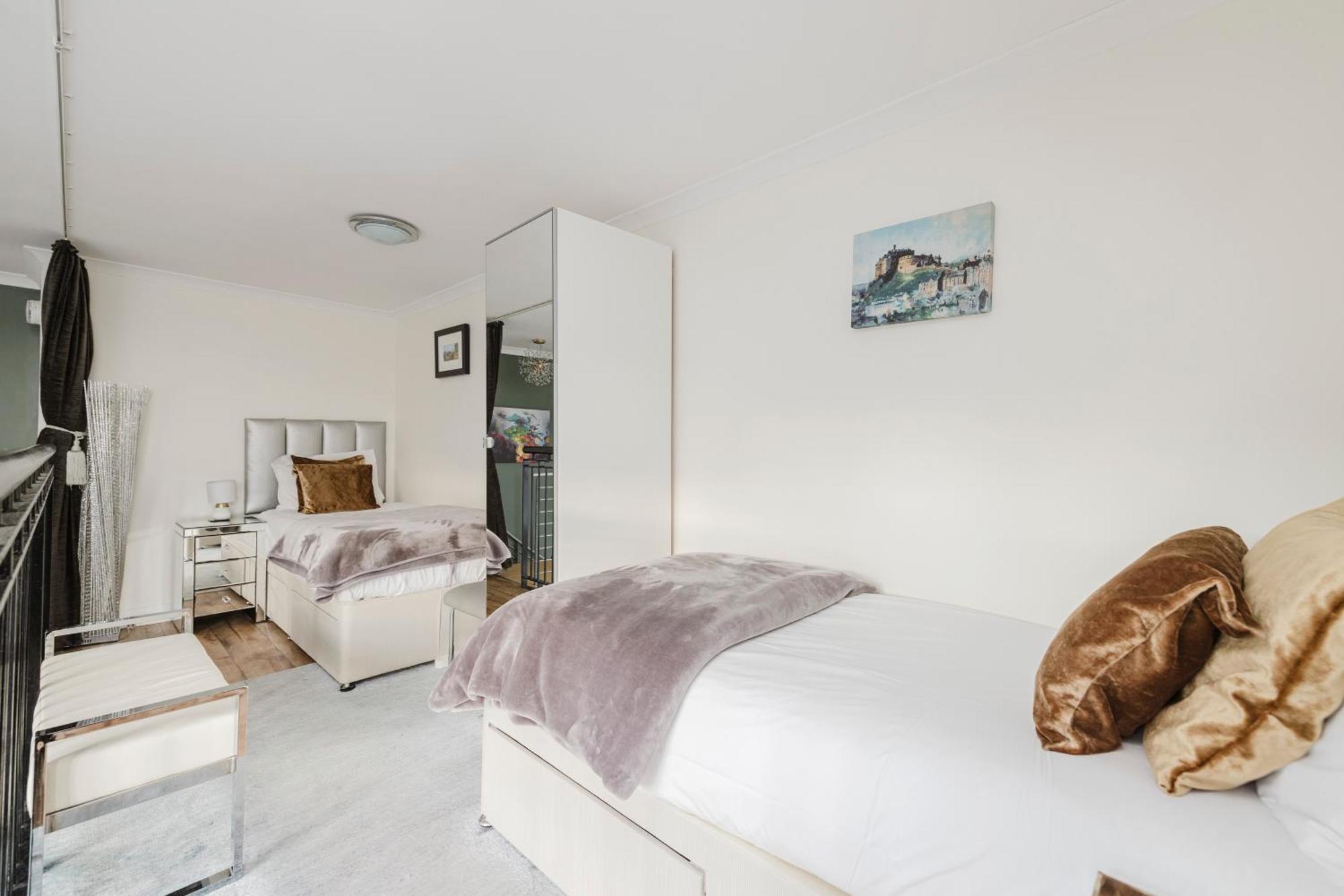 Joivy Stylish Apartment With Balcony In Old Town เอดินบะระ ภายนอก รูปภาพ